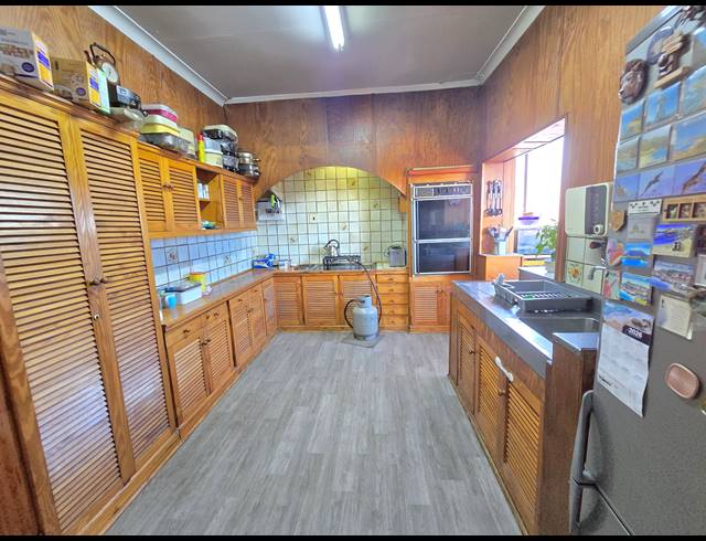 3 BEDROOM FREEHOLD FOR SALE IN THE HILL